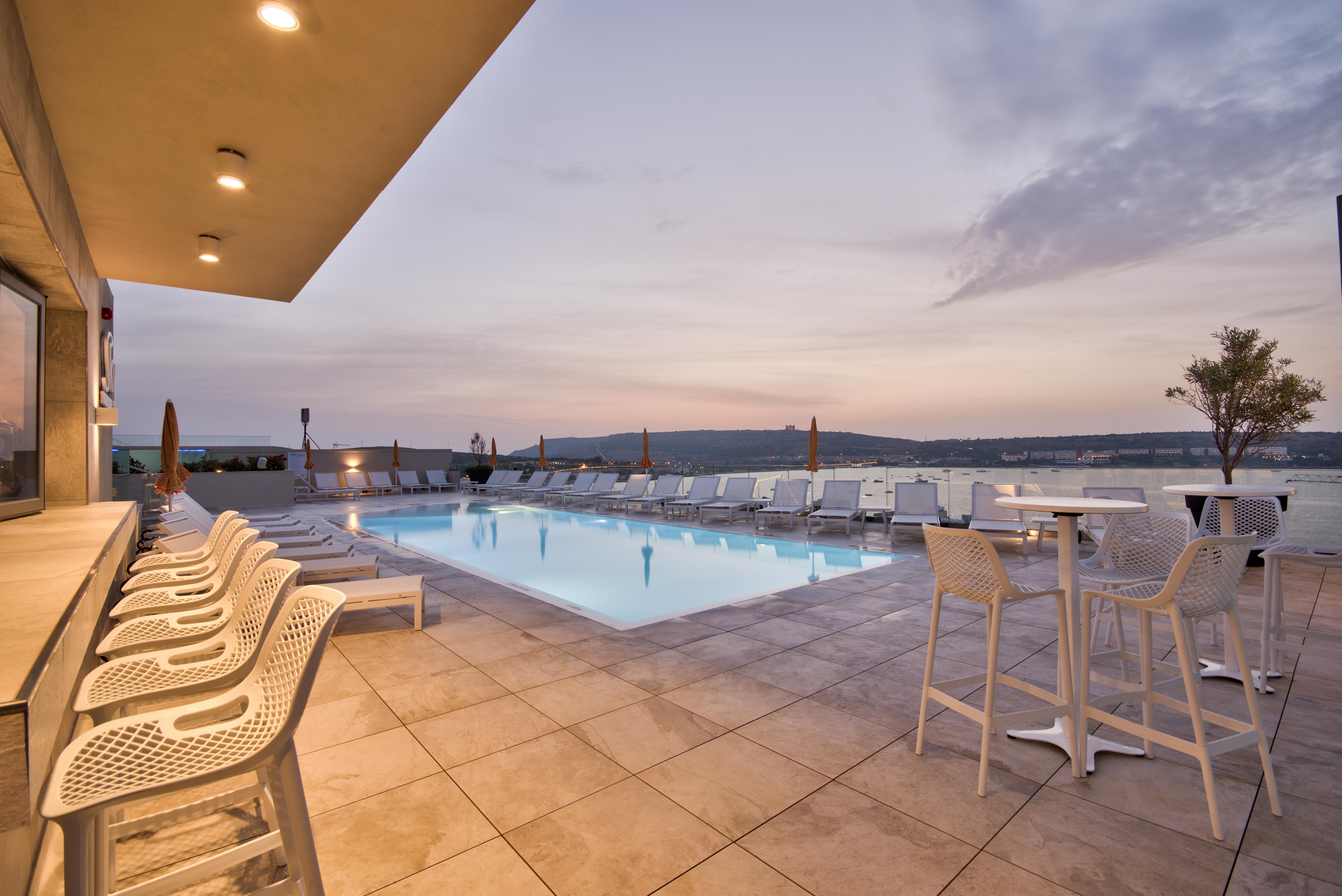 Luna Complex 3*